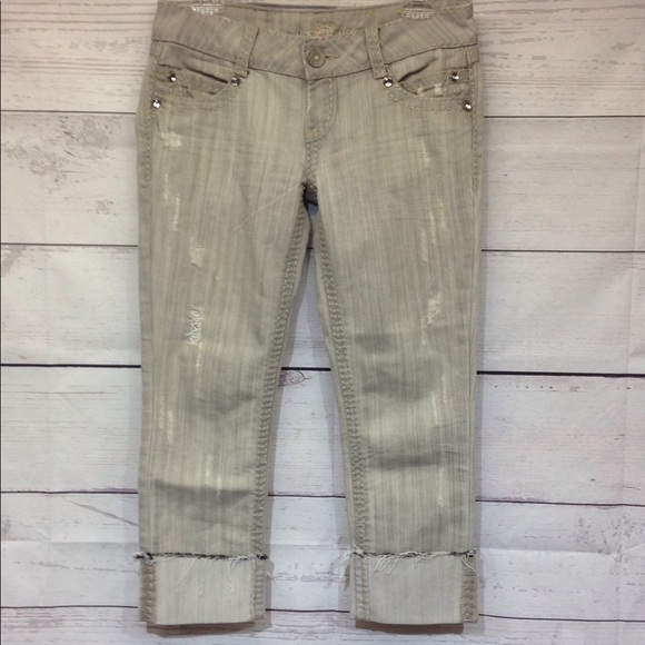 Almost Famous Distressed Cuffed Crop Jeans Size 5 - Picture 4 of 8